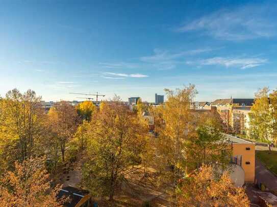 2-Zimmer-Wohnung mit EBK, Balkon, tw möbliert