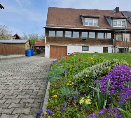 OHNE MAKLER - Doppelhaushälfte in ruhiger Lage in Hohenthann mit großem Garten plus 2 Nebengebäude