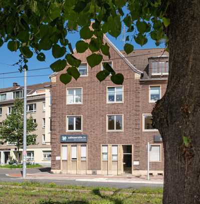 STILVOLL & GROSSZÜGIG - Bezugsfreie 3-Raum Wohnung mit Balkon am Nikolaus-Knopp-Platz!