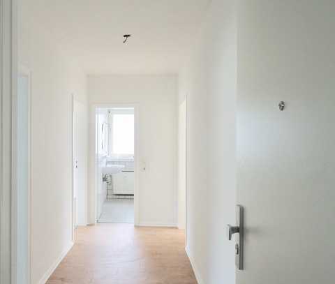 Höchste Zeit für eine helle 2 Zimmer Wohnung mit Balkon in zentraler Lage.