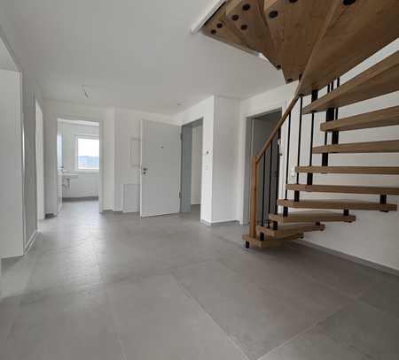 Große und Moderne Penthouse Neubau Wohnung