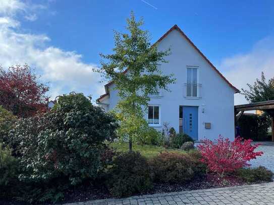 Sehr gepflegtes Einfamilienhaus in Iphofen, Bj. 2006, 2021 renoviert, 138m² Wohnfl., Carport, Garten