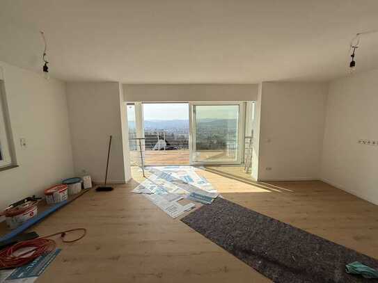 Kernsanierte Erdgeschosswohnung mit Rheinblick