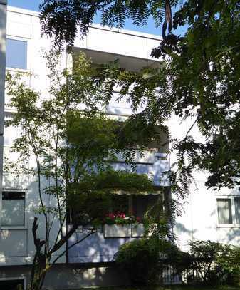 2,5 Raumwohnung mit zwei Loggien und Einbauküche in Bonn-Oberkassel (Nord)