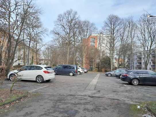 Im Hirschländchen 2 - 8 / PKW-Stellplatz Nr. 14 / Schwanheim