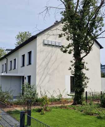 Energieeffizient Wohnen auf 120 m² mit 4 Zimmer, 3 Bäder, Garten, Terrasse, Stellplatz, Endhaus