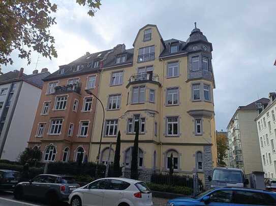 Renovierte Stielaltbau-5-ZK-Bad-Whg mit Balkon und EBK