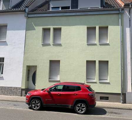 Solide Kapitalanlage ! Dreifamilienhaus in Lu-Mundenheim, Top modernisiert.