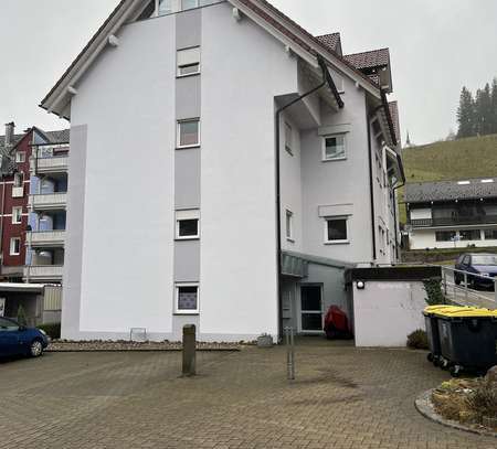 Geschmackvolle 2-Raum-Wohnung mit gehobener Innenausstattung mit Balkon und EBK in Furtwangen