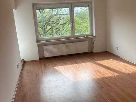 Sanierte 3-Zimmer-Wohnung mit Balkon und Einbauküche in Bremen