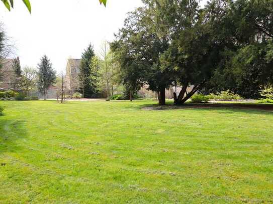 HISTORISCHE FABRIKANTENVILLA 
mit GEWERBE-/PARKGRUNDSTÜCK -
RAUM für FAMILIE, AU-PAIR & KUNDEN