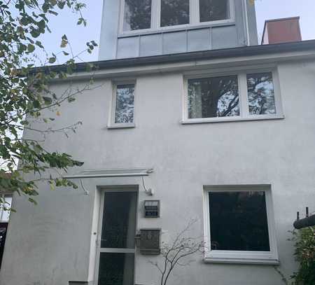Geschmackvolles Reihenendhaus mit viereinhalb Zimmern in Hamburg
