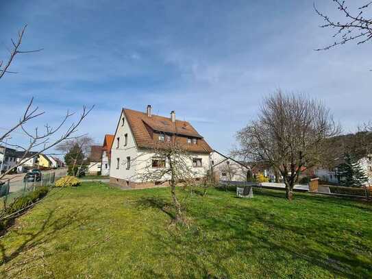 Familienfreundliches 1 - 2 Familienhaus auf 857 m² Grund in ruhiger Siedlungsrandlage in Reichenbach