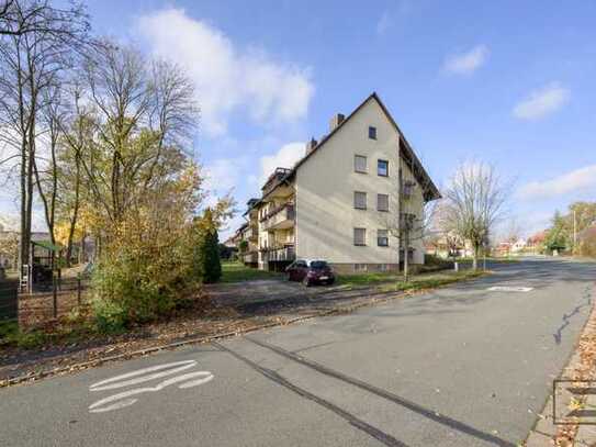 Gepflegte 2-Zimmer-Wohnung mit Balkon, Einbauküche und Blick ins Grüne!