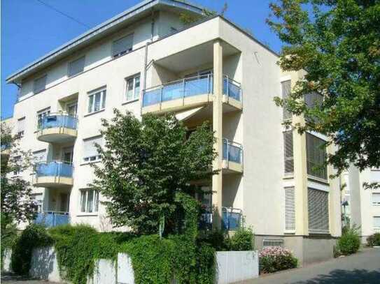 Gepflegte Wohnung mit drei Zimmern und Balkon in Hanau