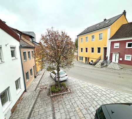 Stadthaus in zentraler Lage mit schönem Ausblick und kleinem Garten sowie Wohnnutzfläche im DG