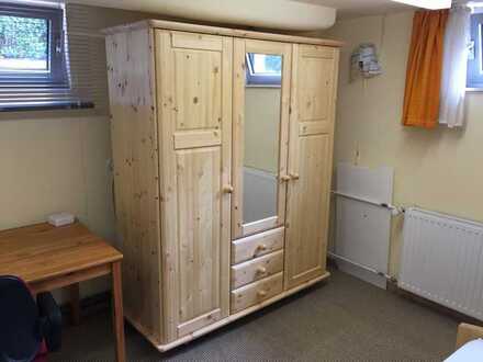 WG-Zimmer 16qm in 90qm Wohnung ab sofort an Frau/Mann 20-40J., zu vermieten