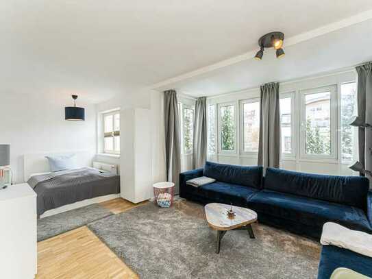 Modern möblierte 1-Zimmer-Wohnung in Berlin-Weißensee / Modern Furnished 1-Room Apartment