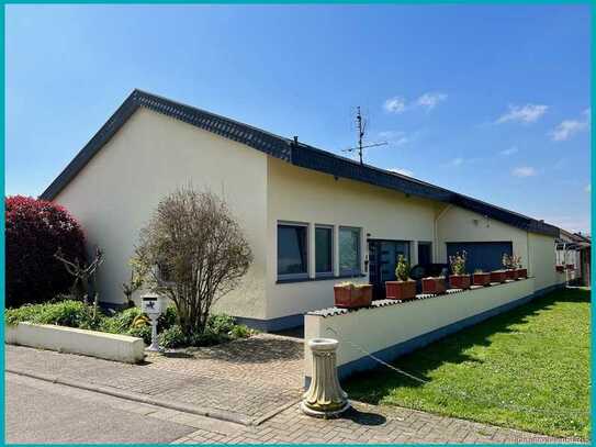 Großzügiger Bungalow mit nicht einsehbarem Garten in wunderschöner und ruhiger Lage direkt an den We