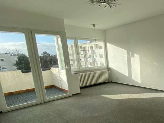 Schöne helle zwei 1/2 Zimmer Wohnung in Berlin Haselhorst(Spandau)