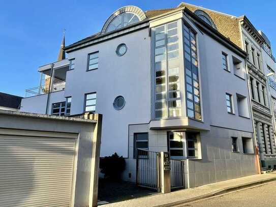 Mehrgenerationenhaus zentral gelegen, großer Balkon, Terrasse + 2 Stellplätze