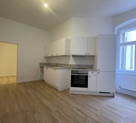 Große 2 Zimmer Wohnung mit Einbauküche