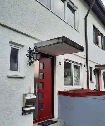 Top gepflegtes Reihenmittelhaus in ruhiger Wohnlage mit Garten und Garage.