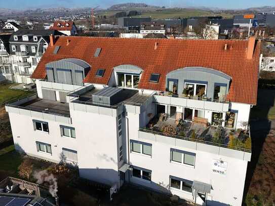 Großzügige Dachgeschoss-Maisonette mit Dachterrasse und Balkon