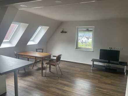 Luxuriöse 4-Raum Dachgeschoss Wohnung mit EBK und Balkon inkl. Spitzboden