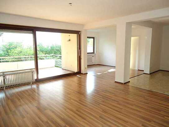 Freundliche 4-Zimmer-Hochparterre-Wohnung mit schönem West-Balkon und EBK in Dossenheim