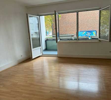 Stilvolle 3-Raum-Wohnung mit Balkon und EBK in Hannover