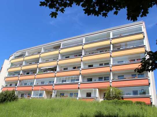 Euer neues Zuhause! Hell sanierte 3-Raum-Wohnung mit geräumiger Loggia sucht freundliche Mieter