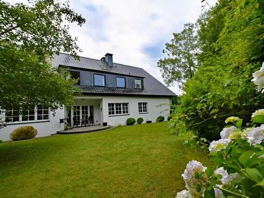 Luxuriöses Landhaus-Living! Charmante, moderne Villa mit allem Komfort im Schmachtenbergviertel