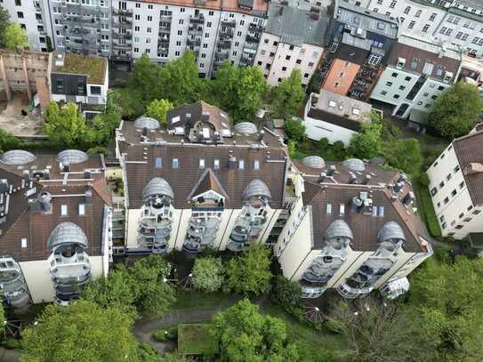 Bestlage Lehel, nahe der Isar: traumhafte 6-Zimmer-Wohnung in einem ruhigen Innenhof gelegen