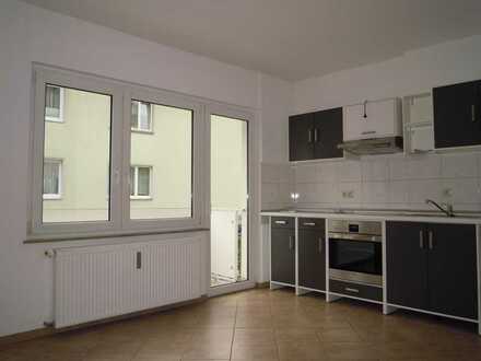 Helle 2-Zimmer Single-Wohnung mit Wohnküche und Balkon in Humboldt-Gremberg