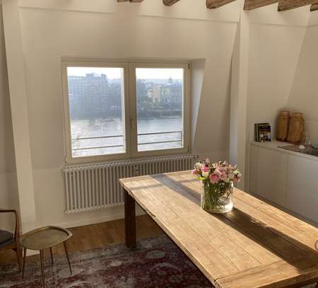 Exklusive 2-Zimmer-Maisonette-Wohnung mit luxuriöser Innenausstattung in Frankfurt am Main