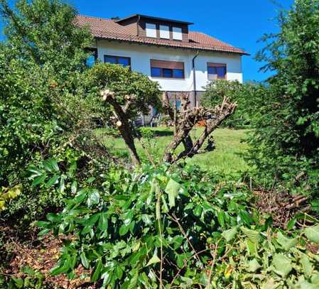 Mehrfamilienhaus mit 4 Wohneinheiten incl. Baugrundstück für Bungalow mit Dachterrasse.