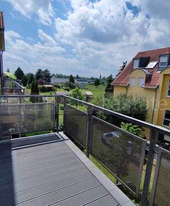 Helle & großzügig geschnittene Maisonette-Wohnung im Dachgeschoss mit Balkon