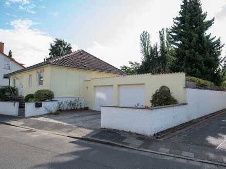 Freistehendes EFH mit Doppelgarage und schönem Garten in Rodgau