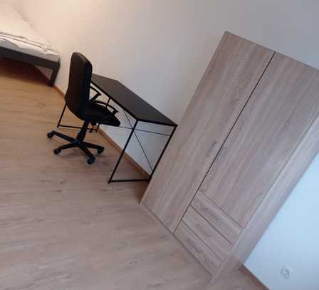 410 € - 15 m² - 1.0 Zi./. frisch renovierte 3 Zimmer in einer WG Studenten und Jugendberufstätige