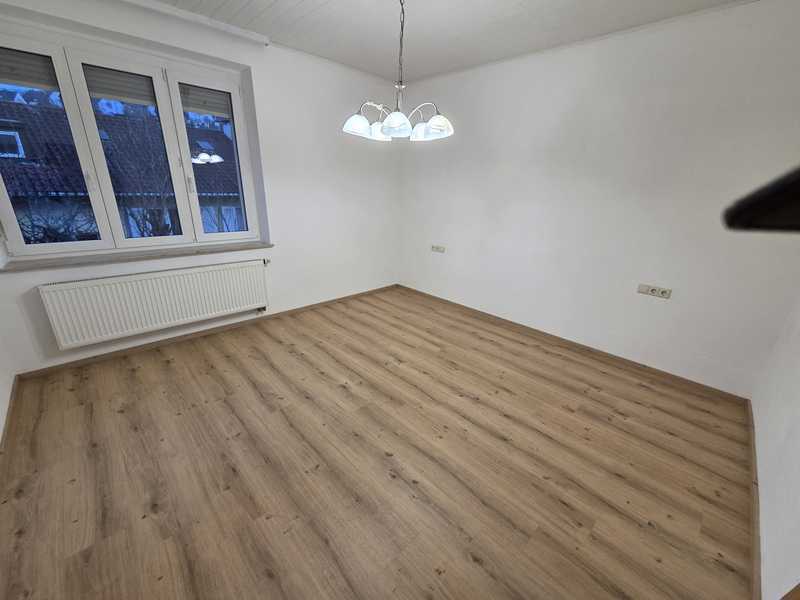 Ruhig gelegene 3 Zimmer Erdgeschoss Wohnung mit 100 qm Garten