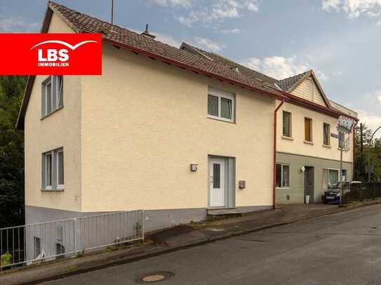 4-Parteienhaus mit (Dach-) Terrassen, Garage und Stellplätzen. Faktor 11