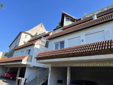 Modernisierte 3,5-Raum-Terrassenwohnung mit Balkon und Einbauküche in Oberndorf