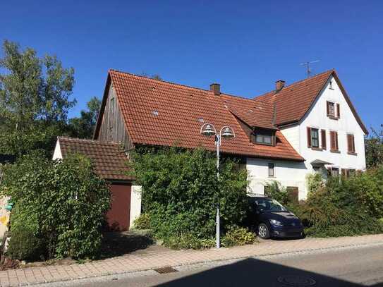 Bauernhaus mit Scheune und Garage