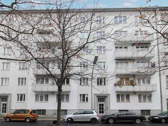 Bezugsfreie 2-Zimmer-Whg. mit Westbalkon am Bayerischer Platz - ruhige Straße!