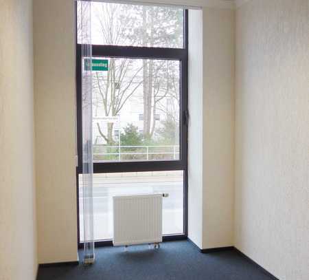 ca. 22,9 m² helle Bürofläche mit Teppichboden für 8,95€/m²