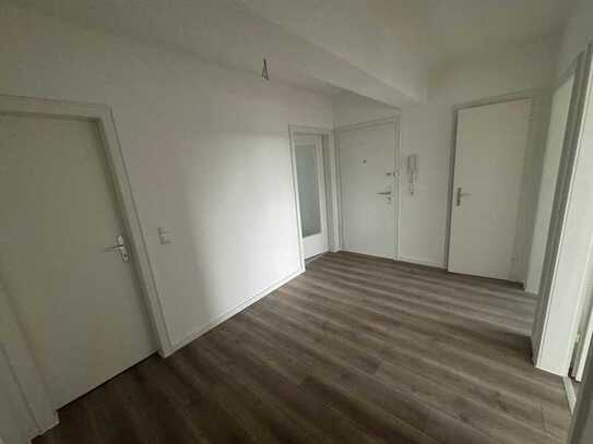 Erstbezug nach Sanierung mit Balkon: helle 3-Zimmer-Wohnung in Düsseldorf Unterbach