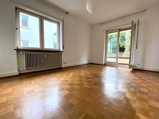 1 Zimmer-Wohnung mit Balkon am Hölderlinplatz !