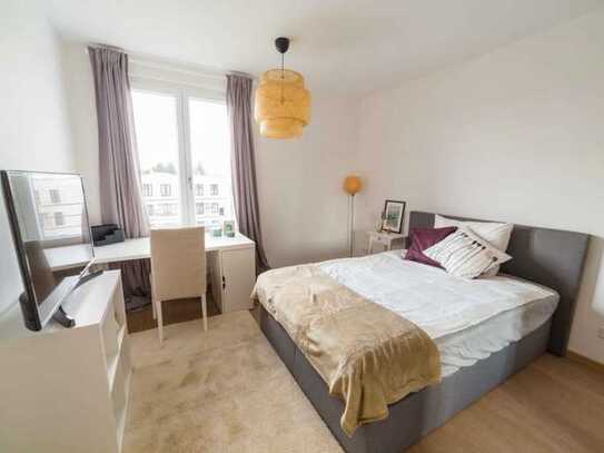 Single bedroom in a 4 bedroom apartment in Moabit