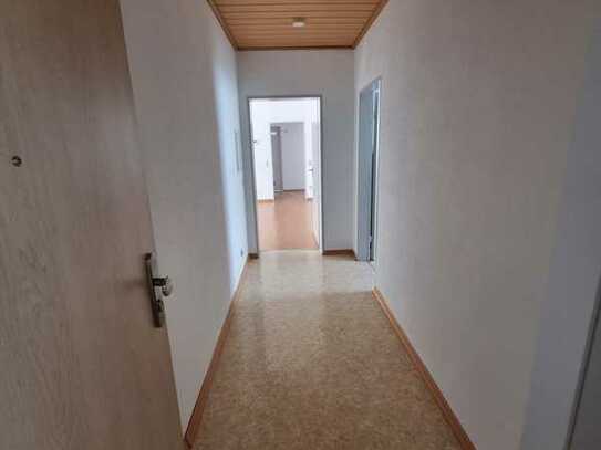 Erstbezug nach Sanierung mit Balkon und Einbauküche: Schöne 3-Zimmer-EG-Wohnung in Blaubeuren